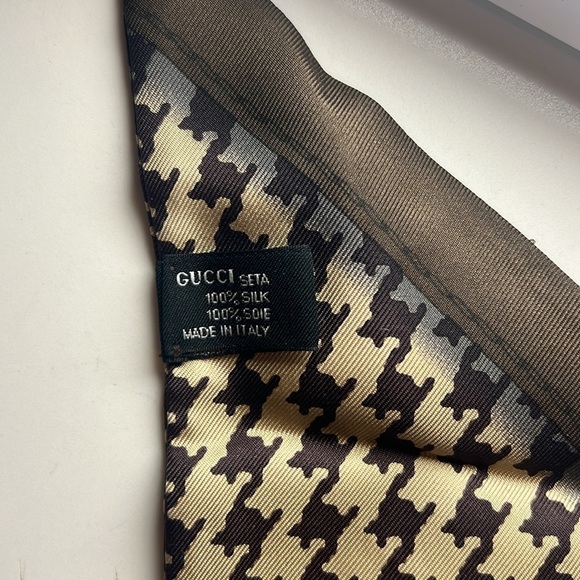 GUCCI Neck Scarf Authentic HOUNDSTOOTH Web vintage RARE Beige Brown Nwot - Picture 5 of 10